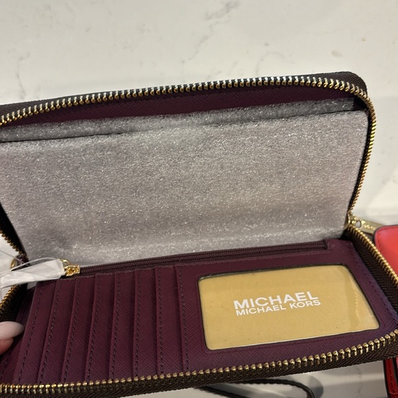 Brand New Micheal Kors Wrist wallet - Picture 2 of 2